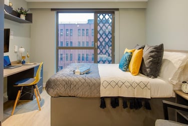 1 bed studio, Belgrave Street, Leeds, LS28DD - Image 1